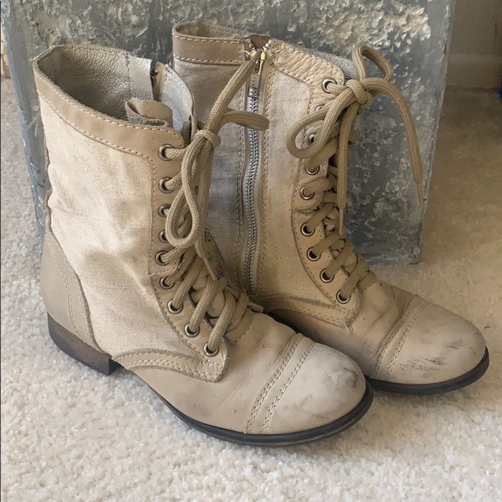 Steve Madden TRENCHH moto boots, ivory, size 6